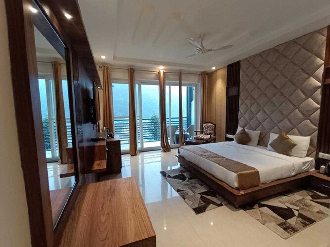 Rr Hotel & Resort Dharamsala Zewnętrze zdjęcie